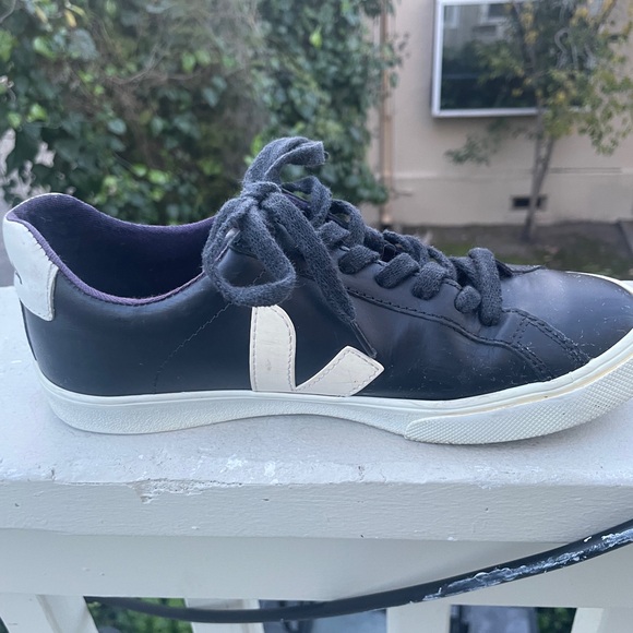 Veja Black & White Women’s Size 6 Sneakers - Picture 4 of 7